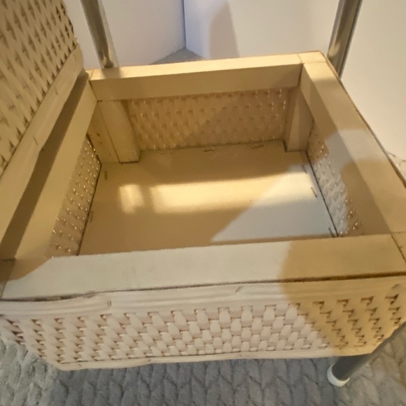 1960S VINTAGE WICKER DOLL CHANGING TABLE QUILTED TOP BY BADGER BASKET - Picture 7 of 9